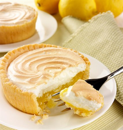 simsearch:659-07958616,k - Lemon tarts with meringue Stock Photo - Premium Royalty-Free, Code: 659-06903308