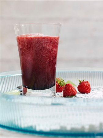 strawberry smoothie - Strawberry, apple and grape smoothie Stock Photo - Premium Royalty-Free, Code: 659-06903327