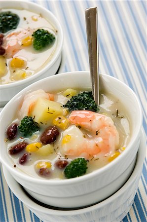 simsearch:659-08419227,k - Bowls of Cajun Shrimp, Corn and Bean Bisque Foto de stock - Sin royalties Premium, Código: 659-06903332