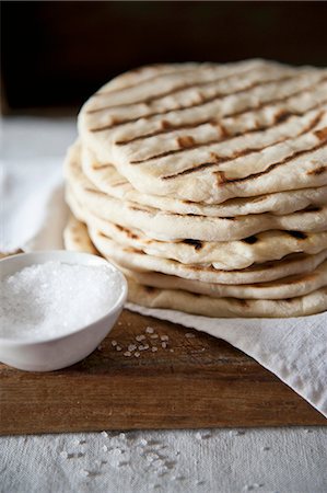 Naan bread with salt Foto de stock - Sin royalties Premium, Código: 659-06903403