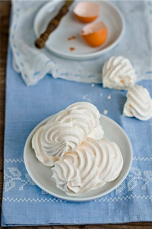White baked meringues Stockbilder - Premium RF Lizenzfrei, Bildnummer: 659-06903436