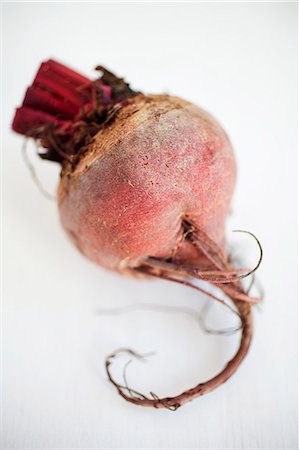 red beet - A single beetroot Stock Photo - Premium Royalty-Free, Code: 659-06903521