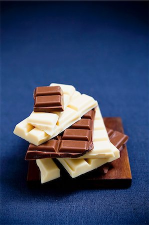 Various Pieces of Stacked Chocolate Foto de stock - Sin royalties Premium, Código: 659-06903538