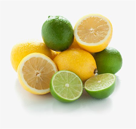 fruit still life - A pile of limes and lemons, whole and halved Foto de stock - Sin royalties Premium, Código: 659-06903567