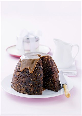 simsearch:659-09125423,k - Figgy pudding with butterscotch sauce Stock Photo - Premium Royalty-Free, Code: 659-06903659