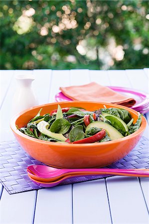 simsearch:659-08940053,k - Spinach salad with fried vegetables and avocado Stock Photo - Premium Royalty-Free, Code: 659-06903680