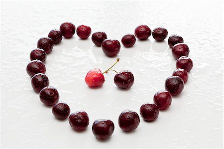 A heart made from cherries Stock Photo - Premium Royalty-Free, Code: 659-06903772