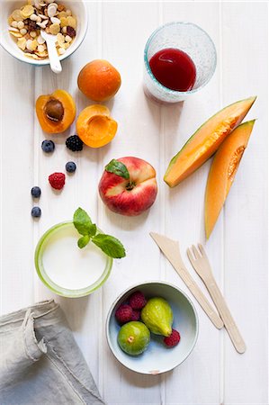 simsearch:659-08419042,k - A still life of cereals, fruits, a glass of milk and fruit juice Stock Photo - Premium Royalty-Free, Code: 659-06903788