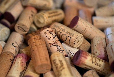 simsearch:659-07610322,k - Various wine corks Foto de stock - Sin royalties Premium, Código: 659-06903836