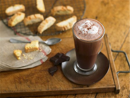 Hot chocolate with biscotti Foto de stock - Sin royalties Premium, Código: 659-06903873