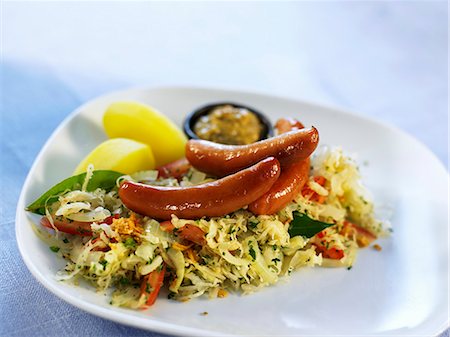 simsearch:659-07026740,k - Sausages with cabbage salad, mustard and potatoes Photographie de stock - Premium Libres de Droits, Code: 659-07026740