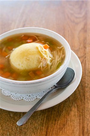 Vegetable broth with matzo dumpling Stock Photo - Premium Royalty-Free, Code: 659-07026768