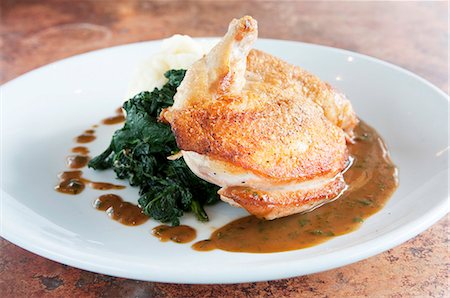 simsearch:659-06373641,k - Roasted Chicken with Wilted Spinach and Gravy Photographie de stock - Premium Libres de Droits, Code: 659-07026785