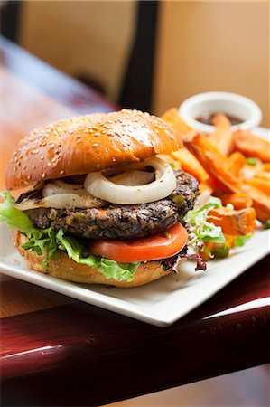 fried food - Veggie Burger with Lettuce, Tomato and Onion; Served with Sweet Potato Fries Stock Photo - Premium Royalty-Free, Code: 659-07026893