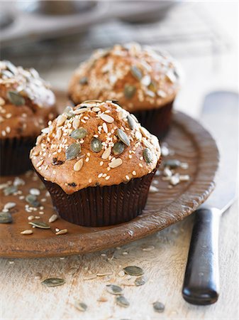 dulce (gusto) - Wholegrain muffins with seeds Foto de stock - Sin royalties Premium, Código: 659-07026915