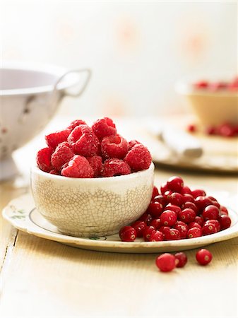 simsearch:659-06155552,k - Fresh raspberries and cranberries Stock Photo - Premium Royalty-Free, Code: 659-07026911