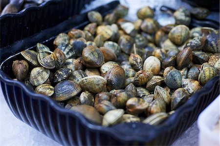 simsearch:659-07739574,k - Lots of fresh clams in a container Stock Photo - Premium Royalty-Free, Code: 659-07026936