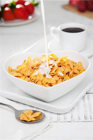 simsearch:659-06151471,k - Milk being poured into a heart-shaped bowl of cornflakes Stock Photo - Premium Royalty-Free, Code: 659-07026968