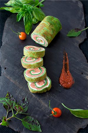 party dish - Spinach and Basil Smoked Salmon Roll; Sliced with Sauce on a Piece of Slate Stock Photo - Premium Royalty-Free, Code: 659-07027058