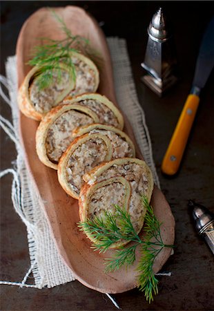 simsearch:659-06903827,k - Rolled Dill Omelet with Mushroom and Ricotta; Sliced on a Platter Foto de stock - Sin royalties Premium, Código: 659-07027070