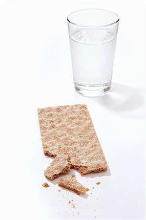 A crispbread and a glass of water Stock Photo - Premium Royalty-Free, Code: 659-07027148