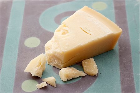 simsearch:659-03526075,k - Grana Padano cheese, crumbled Photographie de stock - Premium Libres de Droits, Code: 659-07027141