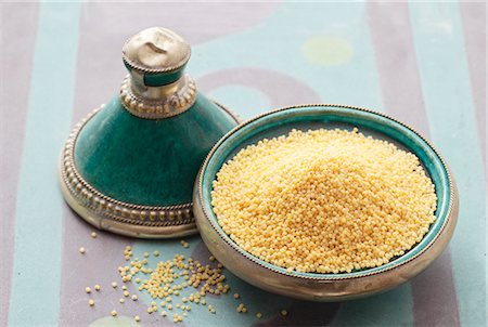 Millet in an Oriental dish Stockbilder - Premium RF Lizenzfrei, Bildnummer: 659-07027142