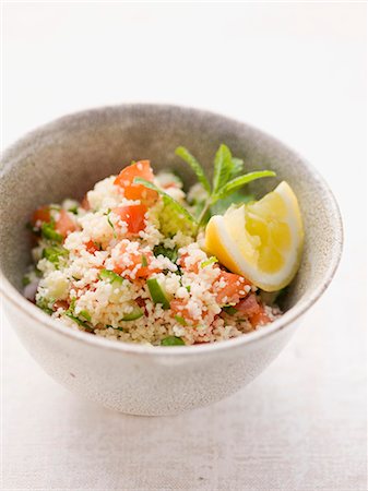 Couscous salad with tomatoes, cucumbers and mint Photographie de stock - Premium Libres de Droits, Code: 659-07027235