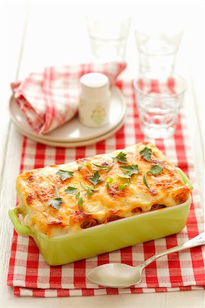 Cannelloni with carrots and leek in béchamel sauce Stock Photo - Premium Royalty-Free, Code: 659-07027289