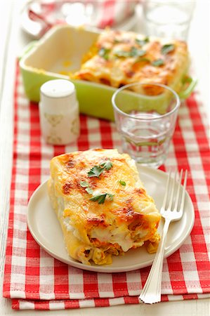 Cannelloni with carrots and leek in béchamel sauce Stock Photo - Premium Royalty-Free, Code: 659-07027290