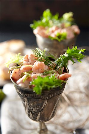 simsearch:659-06372382,k - Prawn cocktail with dill Photographie de stock - Premium Libres de Droits, Code: 659-07027349