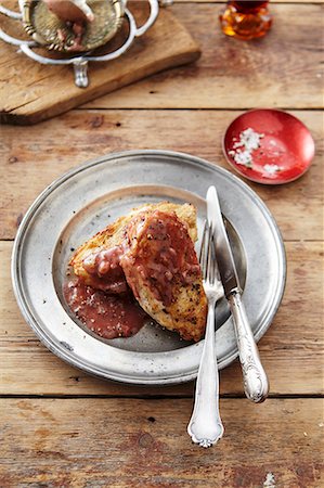 port wine - Chicken breast in port wine sauce Stock Photo - Premium Royalty-Free, Code: 659-07027375