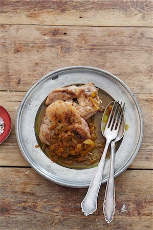 simsearch:659-07027390,k - Chicken with pomegranate sauce Foto de stock - Sin royalties Premium, Código: 659-07027379