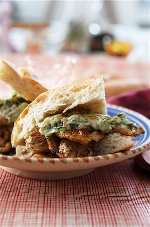 flat bread - Chicken with a herb sauce in flatbread Stock Photo - Premium Royalty-Free, Code: 659-07027397