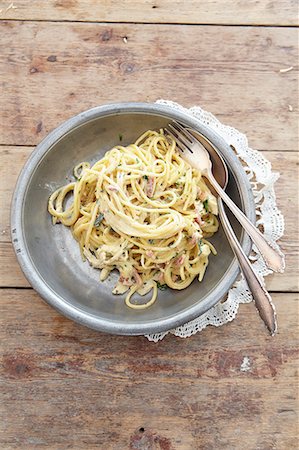 simsearch:659-09124988,k - Spaghetti carbonara with chicken Stock Photo - Premium Royalty-Free, Code: 659-07027390