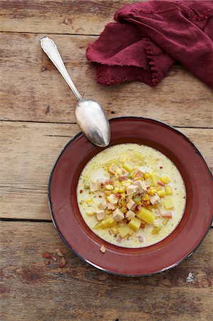 soup top view - Corn chowder (sweetcorn soup, USA) with chicken Photographie de stock - Premium Libres de Droits, Code: 659-07027418