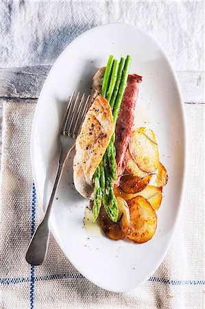 poultry breast - Stuffed chicken breast with duck and asparagus Stock Photo - Premium Royalty-Free, Code: 659-07027444