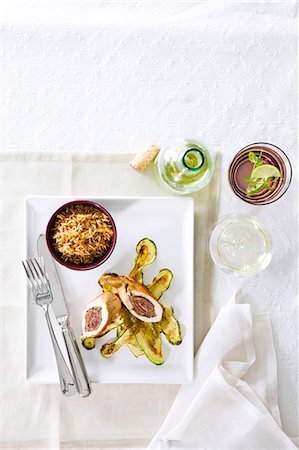simsearch:659-07027390,k - Chicken breast stuffed with beef on a bed of courgette strips, served with rice Foto de stock - Sin royalties Premium, Código: 659-07027443