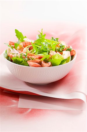 sausage recipe - Mixed leaf salad with pastrami Foto de stock - Sin royalties Premium, Código: 659-07027456