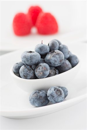 simsearch:659-06903982,k - Blueberries and raspberries Photographie de stock - Premium Libres de Droits, Code: 659-07027528