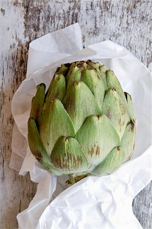 An artichoke in baking parchment Stock Photo - Premium Royalty-Free, Code: 659-07027623