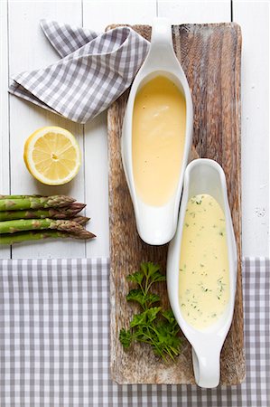 schottenstoff - Two sauces served with asparagus Stockbilder - Premium RF Lizenzfrei, Bildnummer: 659-07027642