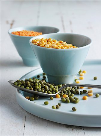 food on yellow - Green soya beans with yellow peas and lentils Stock Photo - Premium Royalty-Free, Code: 659-07027732