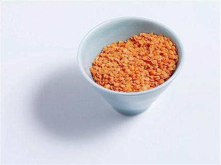 Red lentils in a dish Foto de stock - Sin royalties Premium, Código: 659-07027741