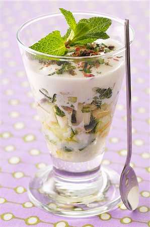 simsearch:659-08939965,k - Savoury cucumber salad with pears, mint and pine nuts Stockbilder - Premium RF Lizenzfrei, Bildnummer: 659-07027757