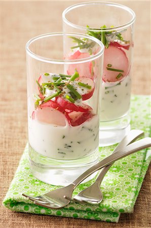 Creamy goat's cheese with radishes and chives Stock Photo - Premium Royalty-Free, Code: 659-07027781