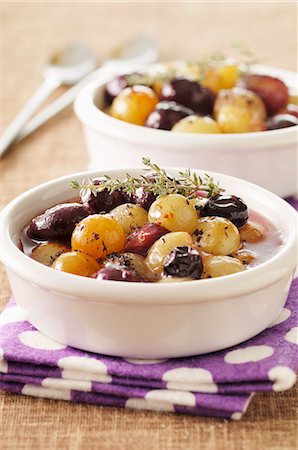 Salad with thyme and flambéed grapes Stock Photo - Premium Royalty-Free, Code: 659-07027782