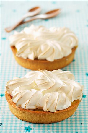 spring blur - Lemon tarts with meringue Foto de stock - Sin royalties Premium, Código: 659-07027793