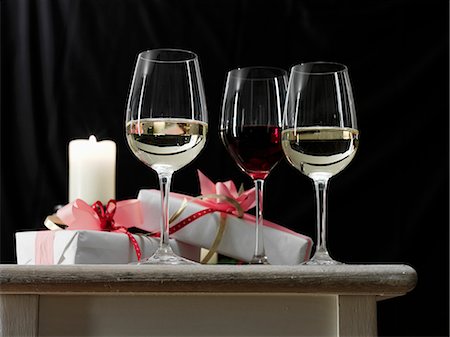 red drinks - Red and white wine in glasses, alongside presents Stock Photo - Premium Royalty-Free, Code: 659-07027803