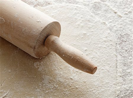 Rolled-out pastry with a rolling pin and flour Stock Photo - Premium Royalty-Free, Code: 659-07027824